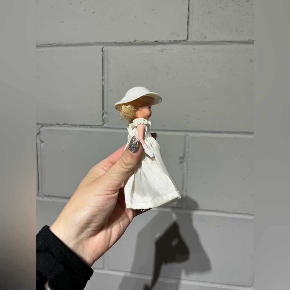 VINTAGE DOLL - Picture 2 of 7